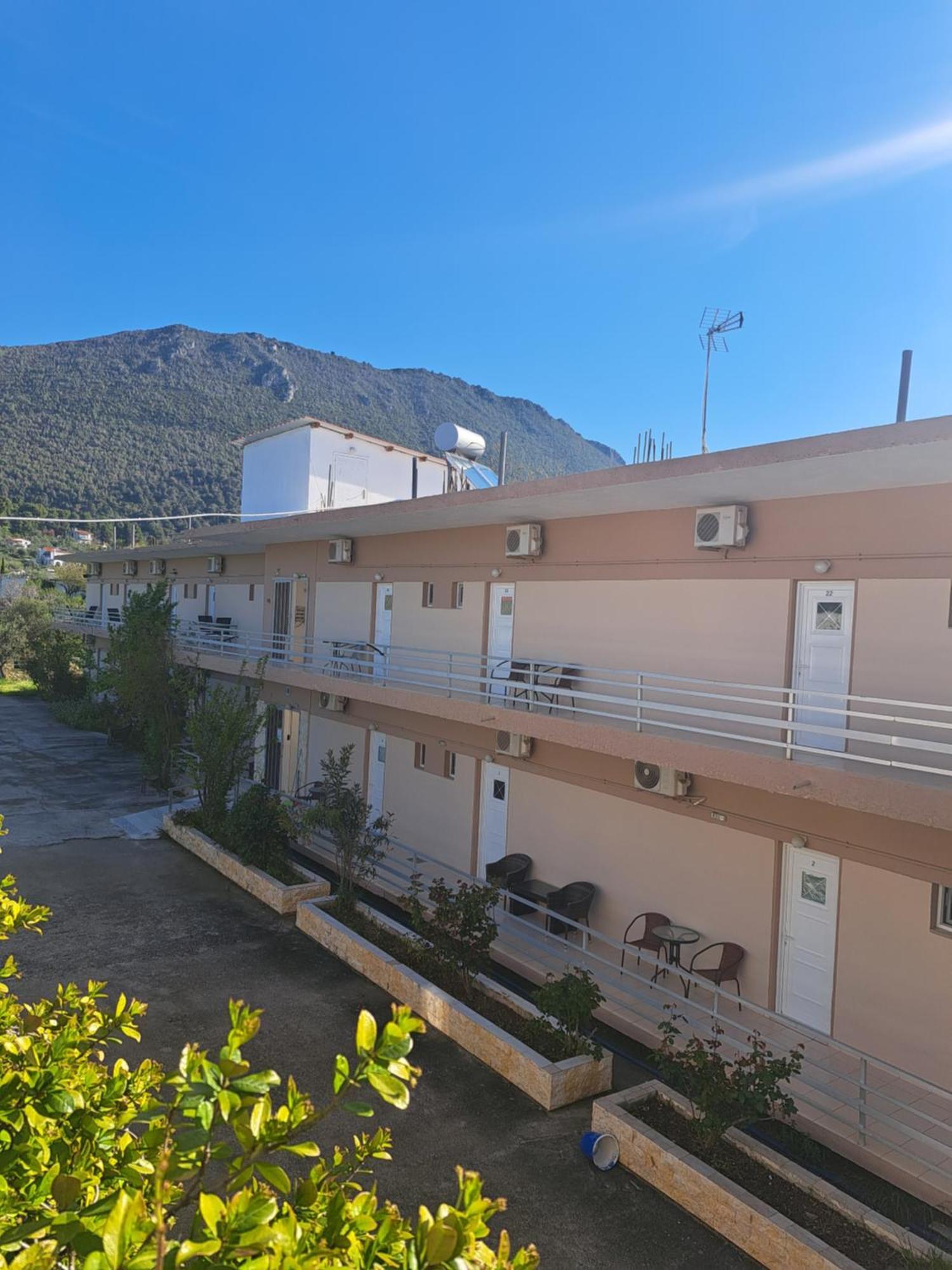 Studios Mona Άγιος Γεώργιος Εξωτερικό φωτογραφία